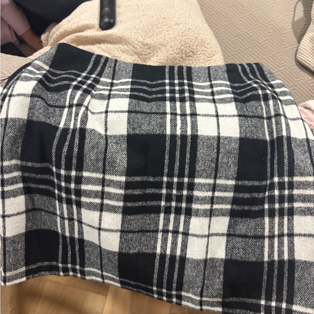 Classic Black and White Plaid Skirt